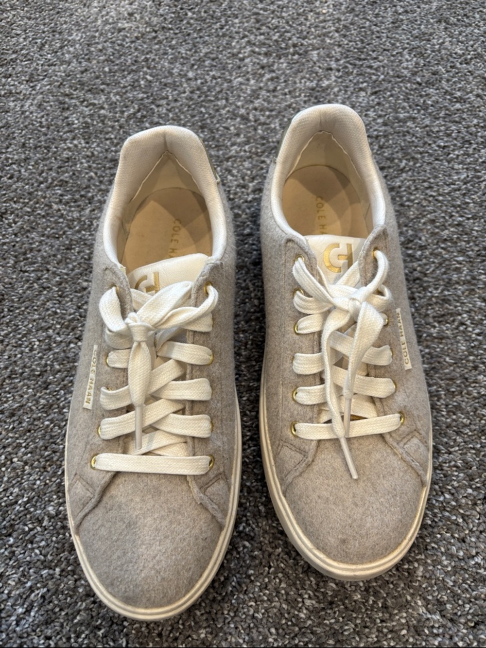 Cole Haan Gray Wooly Low-Top Sneakers with White Laces and gold accents size 7.5